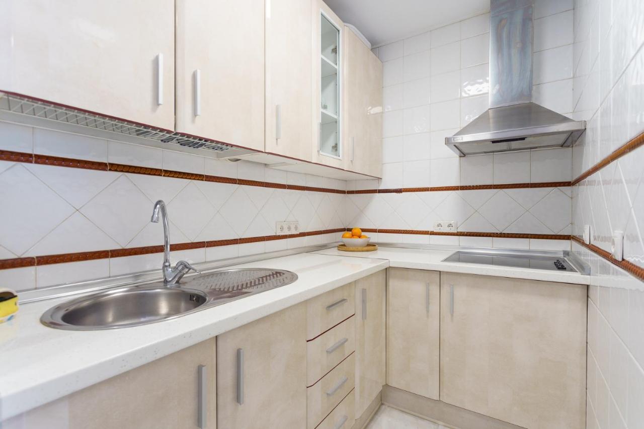 Malagasuite Carihuela Apartments Торемолинос Екстериор снимка